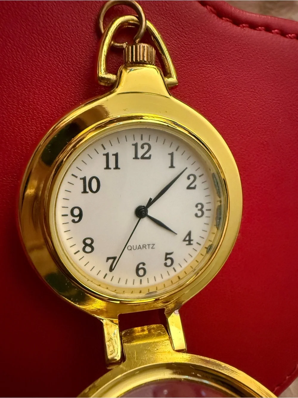 Beautiful Golden Pocket Pendant Quartz Watch with White Dial